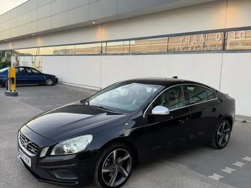 Usado Volvo S60 R-Design 115 CV (84 kW) 2011 Negro Berlina