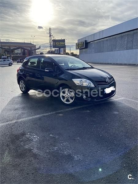 Usado Toyota Auris Luna 90 CV (66 kW) 2011 Negro Utilitario