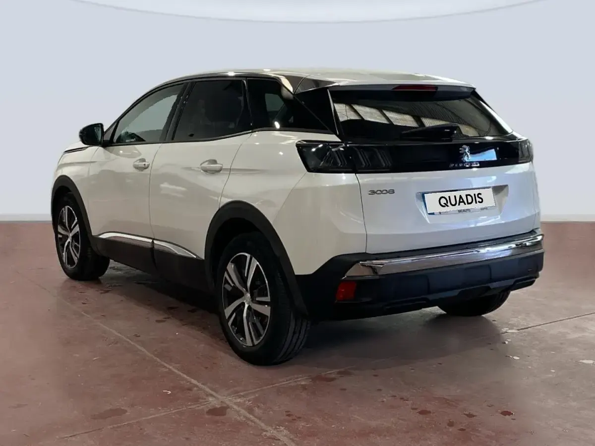 Usado Peugeot 3008 Allure 131 CV (96 kW) 2022 Blanco SUV