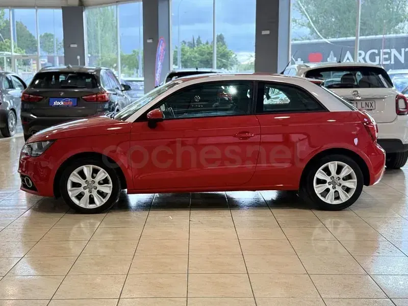Usado Audi A1 Attraction 90 CV (66 kW) 2013 Rojo Utilitario
