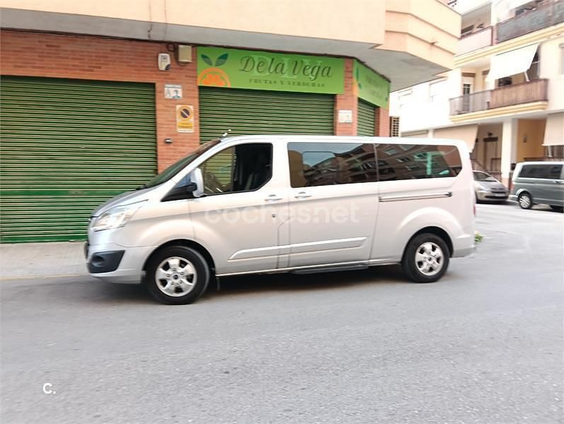 Usado Ford Tourneo Titanium 125 CV (91 kW) 2015 Gris / plata Monovolumen