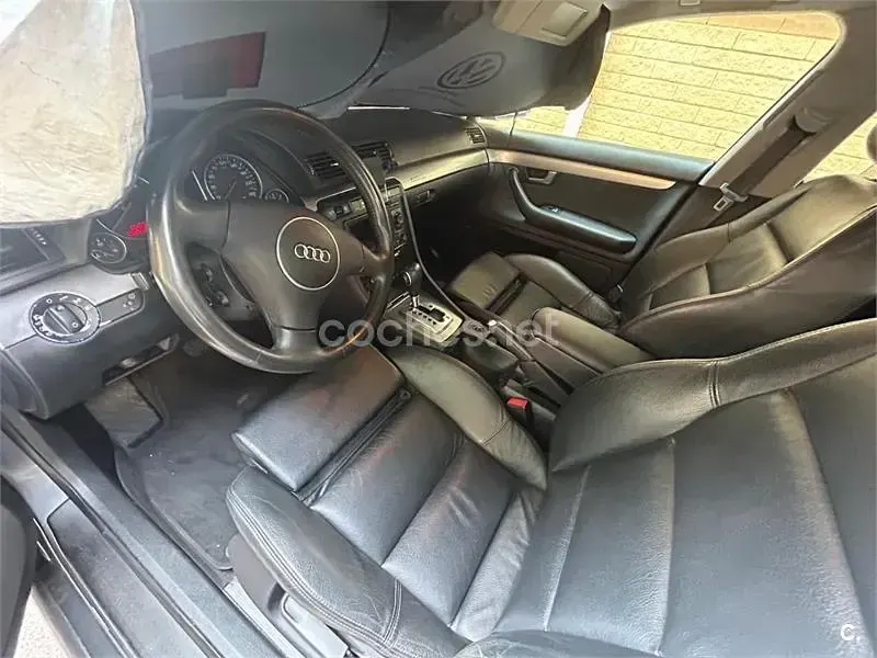 Usado Audi A4 180 CV (132 kW) 2004 Gris / plata Berlina