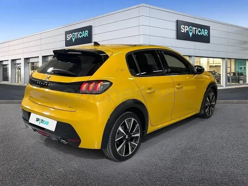 Usado Peugeot 208 GT 101 CV (74 kW) 2021 Amarillo Utilitario