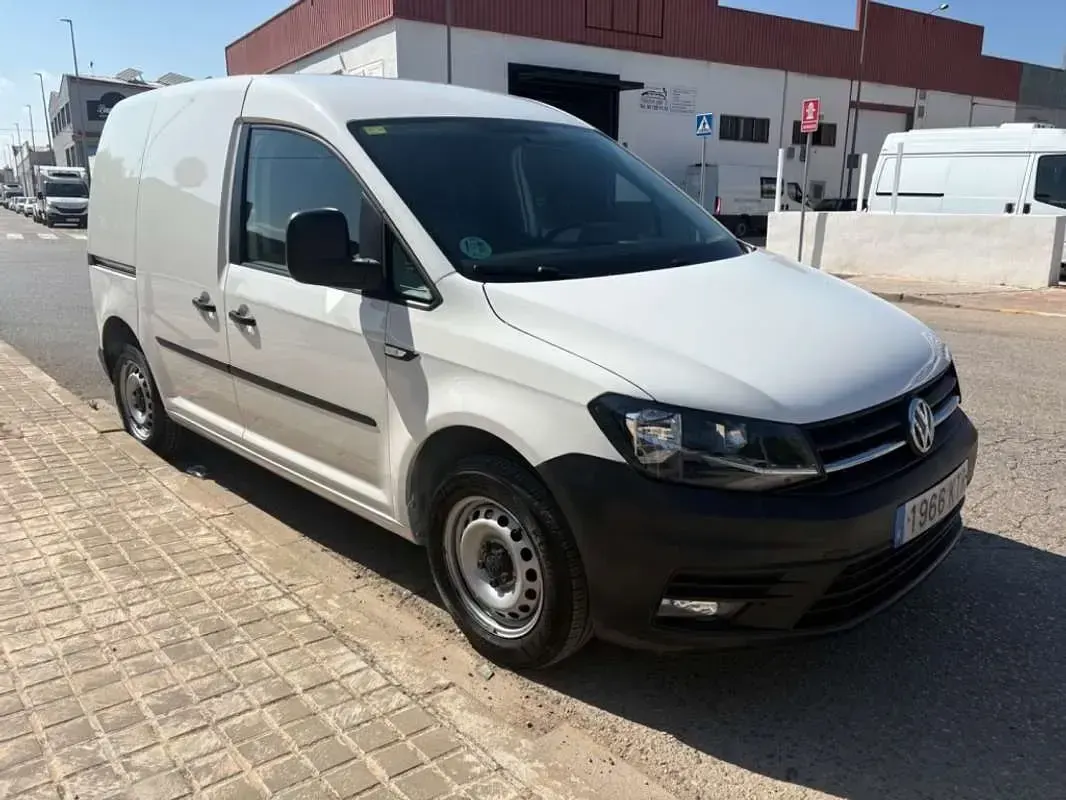 Usado VW Caddy 75 CV (55 kW) 2019 Blanco Monovolumen