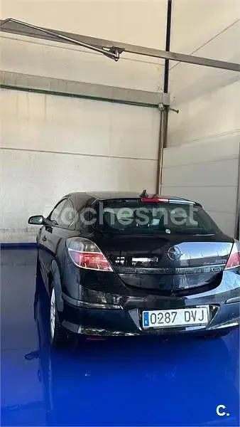 Usado Opel Astra GTC Enjoy 100 CV (73 kW) 2005 Negro Berlina