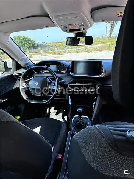Usado Peugeot 208 Active 100 CV (73 kW) 2021 Blanco Utilitario