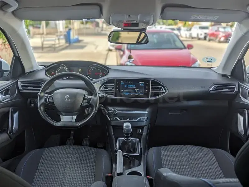 Usado Peugeot 308 Style 130 CV (95 kW) 2019 Blanco Berlina