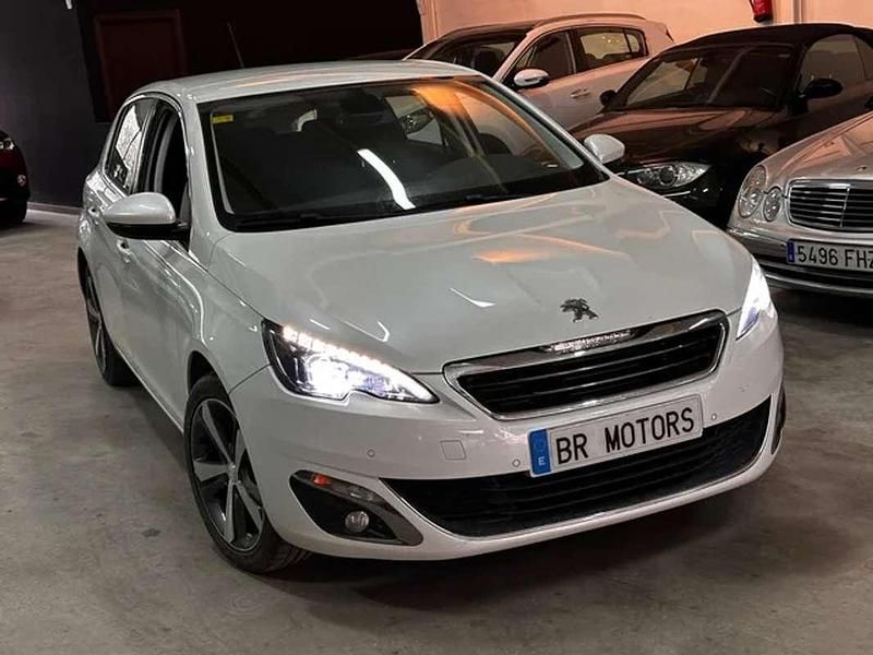 Usado Peugeot 308 Allure 125 CV (91 kW) 2015 Utilitario