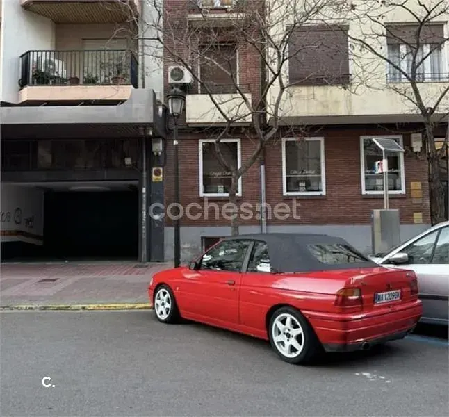 Usado Ford Escort Cabriolet 130 CV (95 kW) 1993 Rojo Descapotable