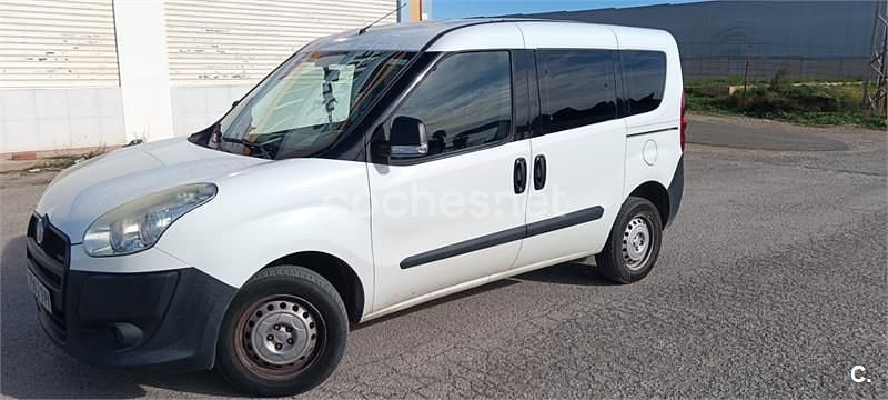 Usado Fiat Doblò Active 90 CV (66 kW) 2010 Blanco Monovolumen