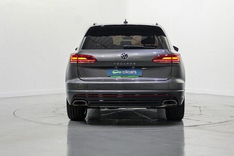 Usado VW Touareg R-line 231 CV (169 kW) 2020 Gris SUV