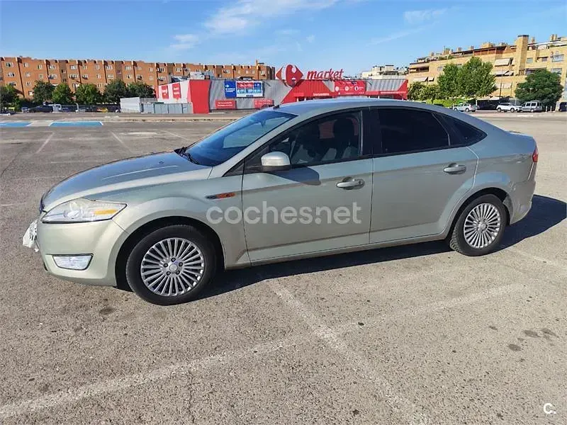 Usado Ford Mondeo Trend 125 CV (91 kW) 2009 Gris / plata Berlina