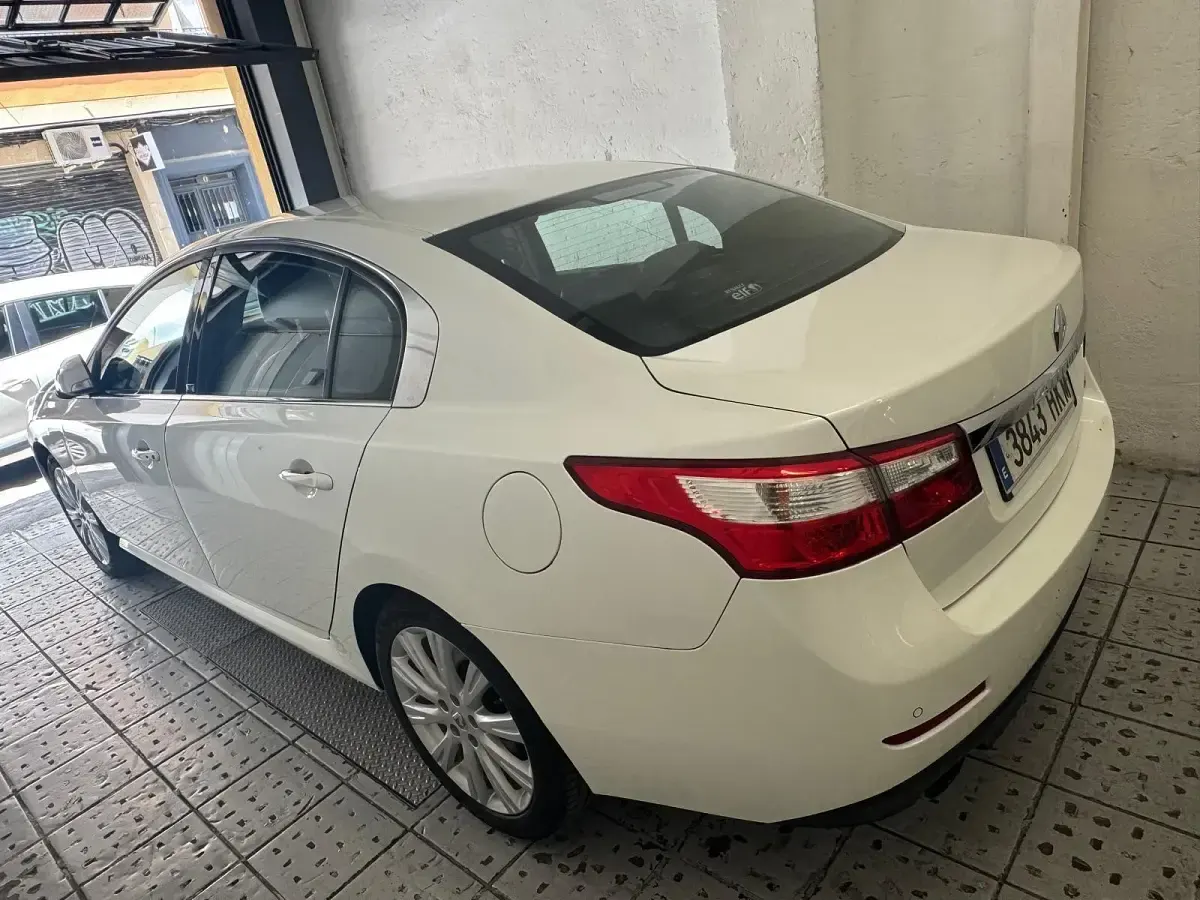 Usado Renault Latitude Initiale 240 CV (176 kW) 2012 Blanco Berlina