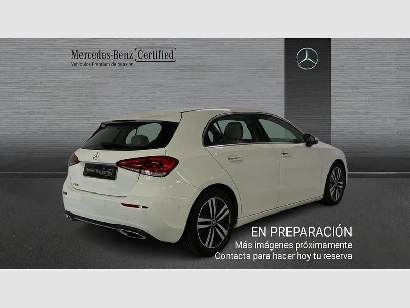 Usado Mercedes A180 Progressive 136 CV (100 kW) 2022 Amarillo sol estándar Utilitario