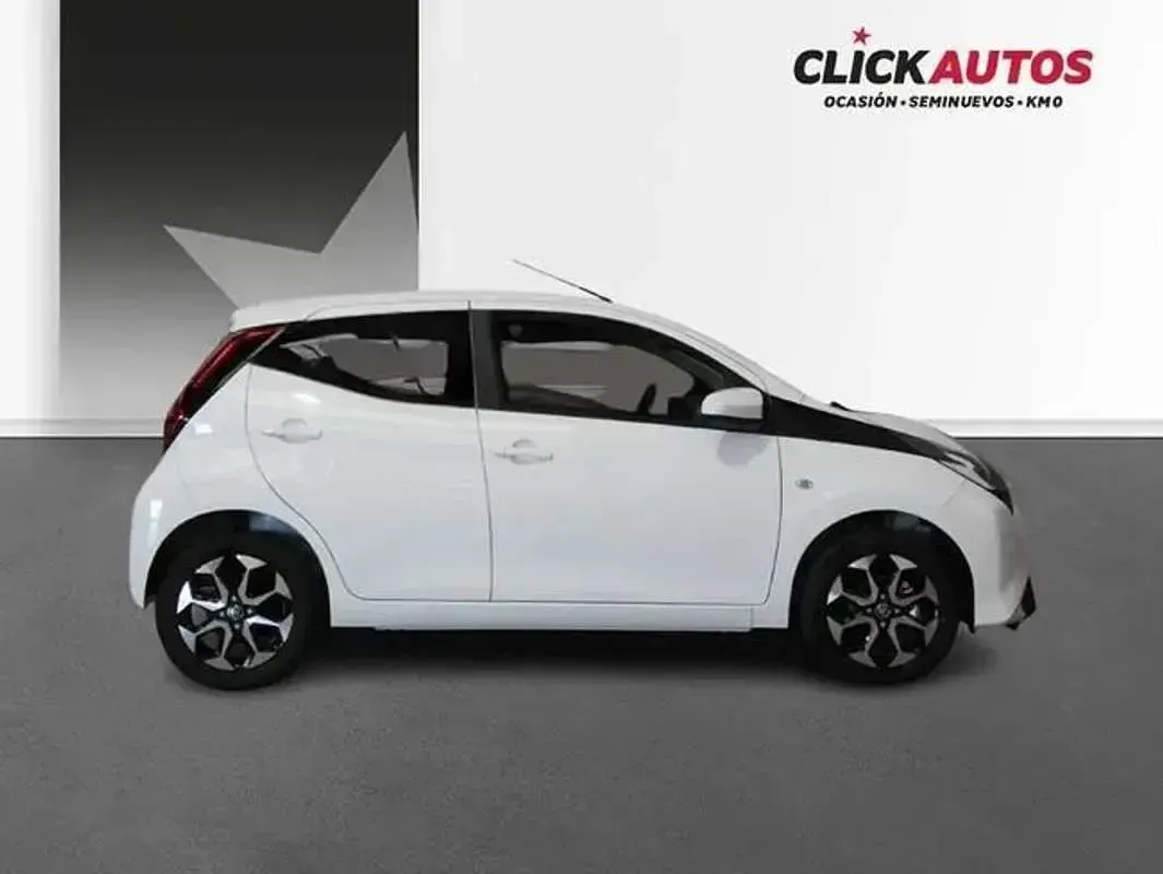 Usado Toyota Aygo X-play 72 CV (52 kW) 2021 Blanco Utilitario