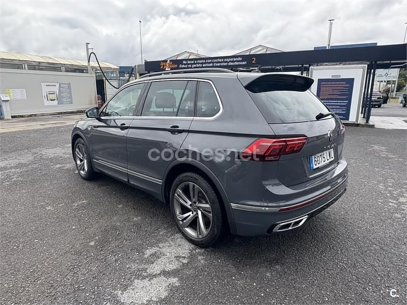Usado VW Tiguan R-line 150 CV (110 kW) 2022 Gris / plata SUV