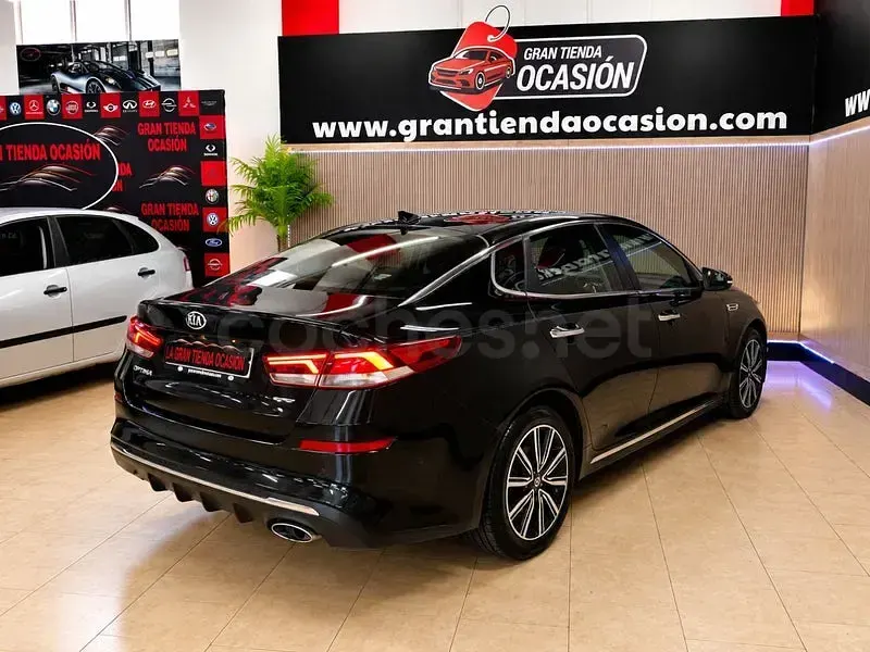 Usado Kia Optima 180 CV (132 kW) 2019 Negro Berlina
