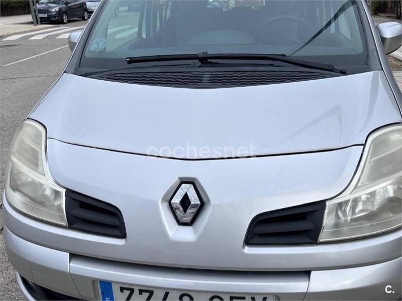 Usado Renault Grand Modus Dynamique 75 CV (55 kW) 2008 Gris / plata Monovolumen