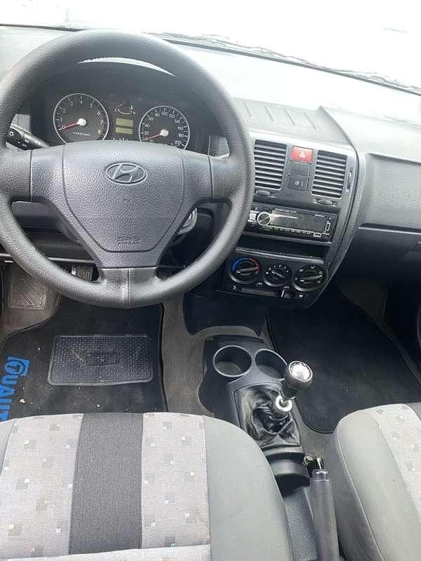 Usado Hyundai Getz 63 CV (46 kW) 2004 Rojo Utilitario