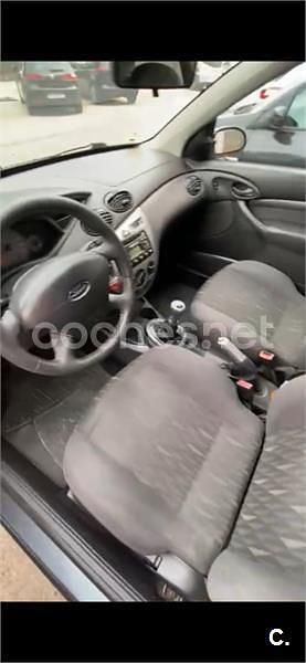 Usado Ford Focus Trend 100 CV (73 kW) 2004 Azul Berlina