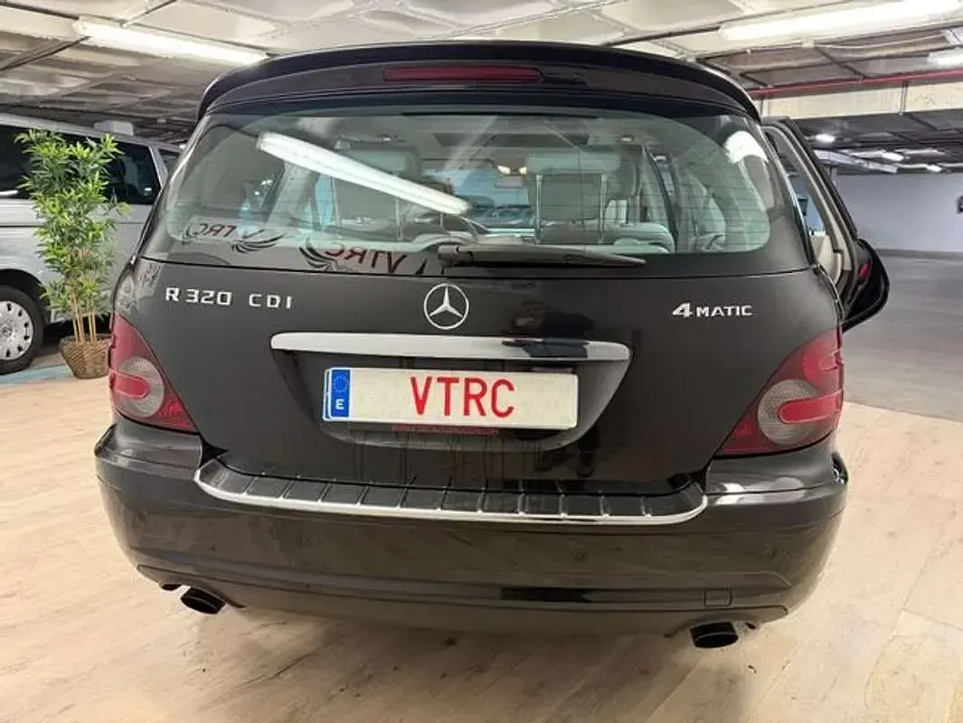 Usado Mercedes R320 224 CV (164 kW) 2007 Negro Monovolumen