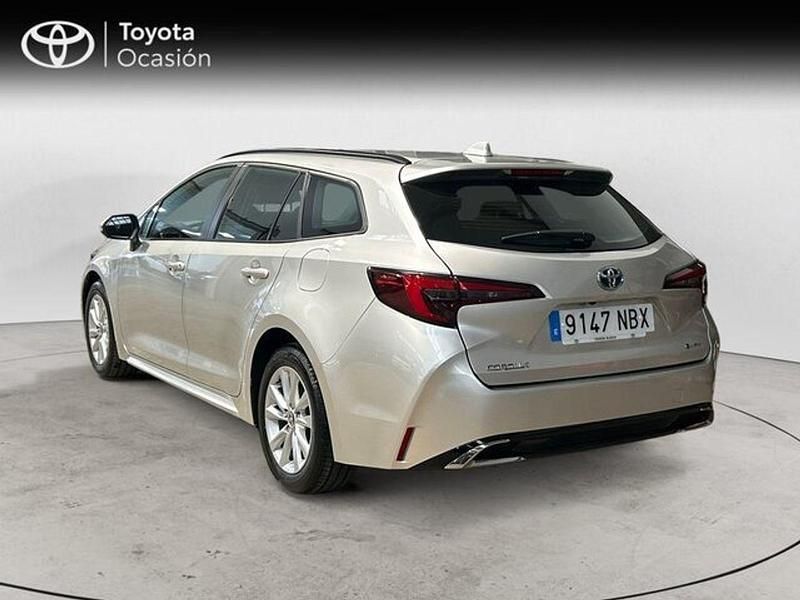Usado Toyota Corolla Active 2025 Gris Familiar