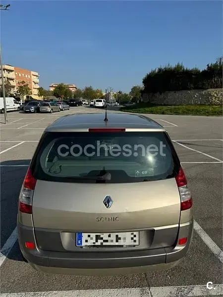 Usado Renault Scenic E-Tech Dynamique 110 CV (80 kW) 2006 Marrón Monovolumen