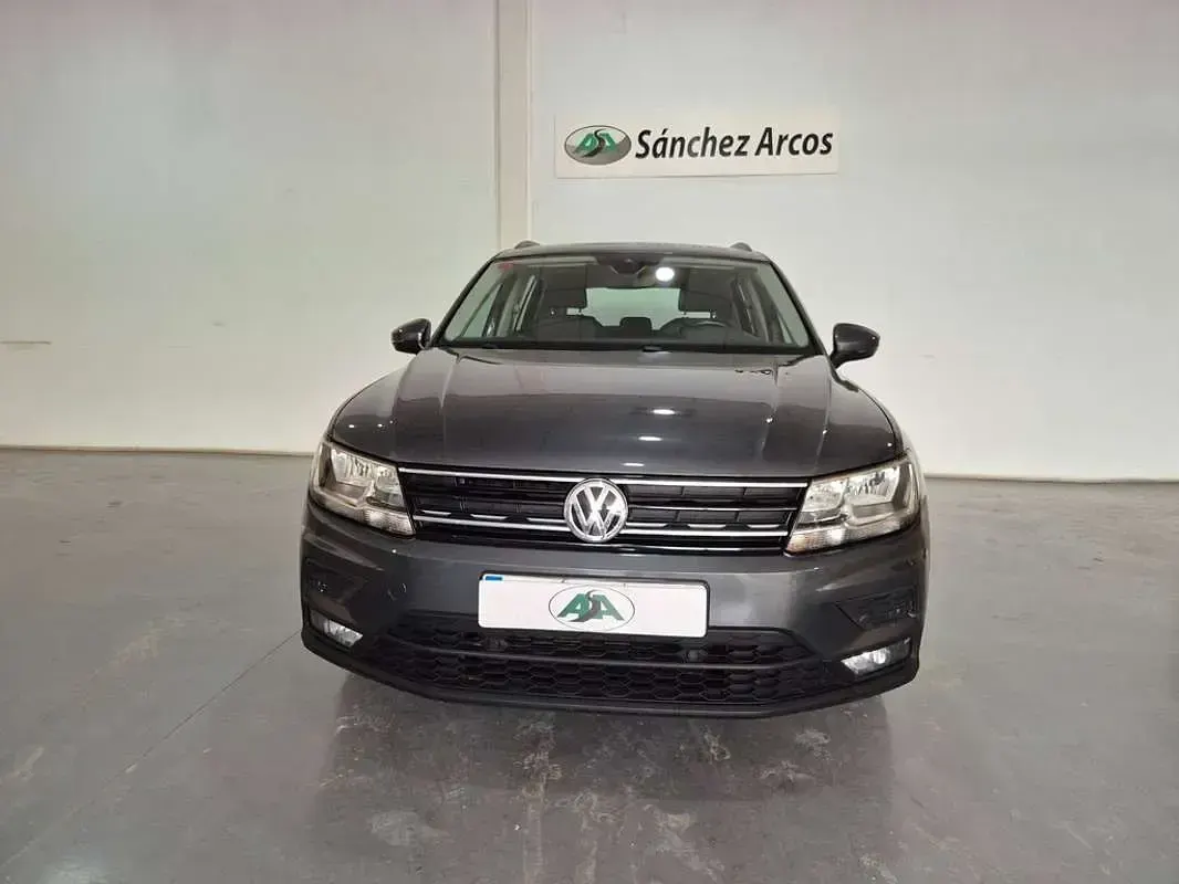 Usado VW Tiguan Edition 116 CV (85 kW) 2019 Gris SUV