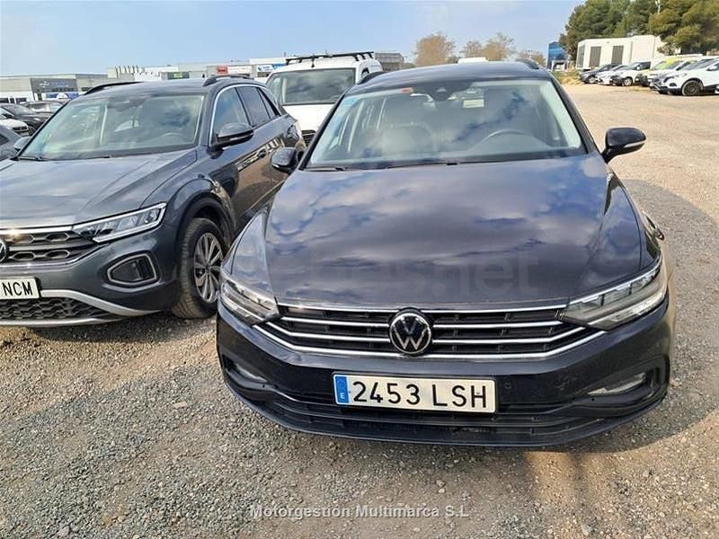 Usado VW Passat Business 122 CV (89 kW) 2021 Negro Familiar