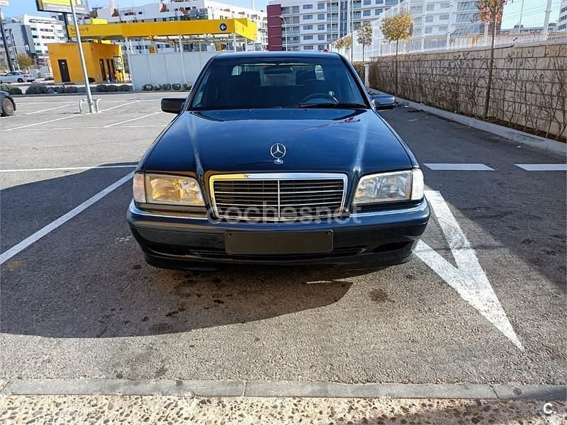 Usado Mercedes C180 Elegance 122 CV (89 kW) 1999 Negro Berlina