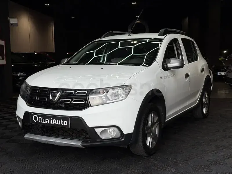 Usado Dacia Sandero Comfort 90 CV (66 kW) 2017 Blanco Berlina