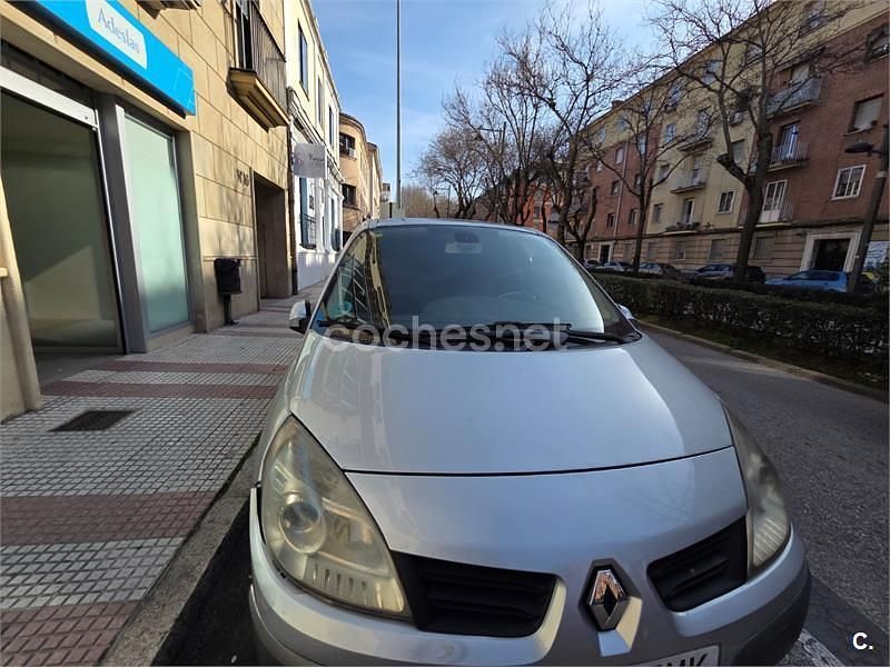 Usado Renault Scénic II Dynamique 110 CV (80 kW) 2007 Gris / plata Monovolumen
