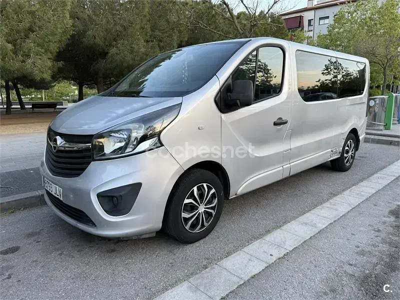 Usado Opel Vivaro 125 CV (91 kW) 2017 Gris / plata Monovolumen