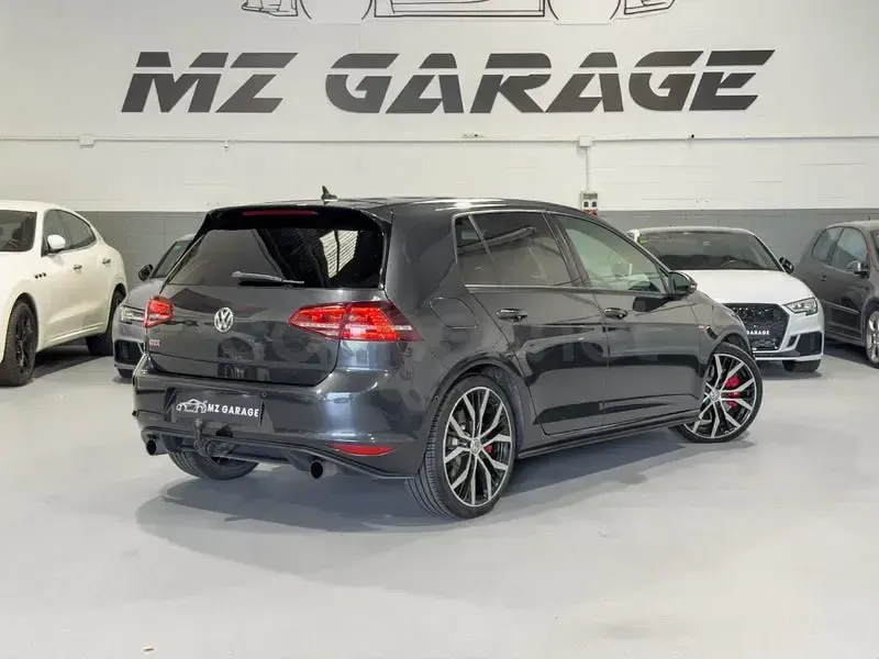 Usado VW Golf VII GTI 230 CV (169 kW) 2016 Gris / plata Berlina