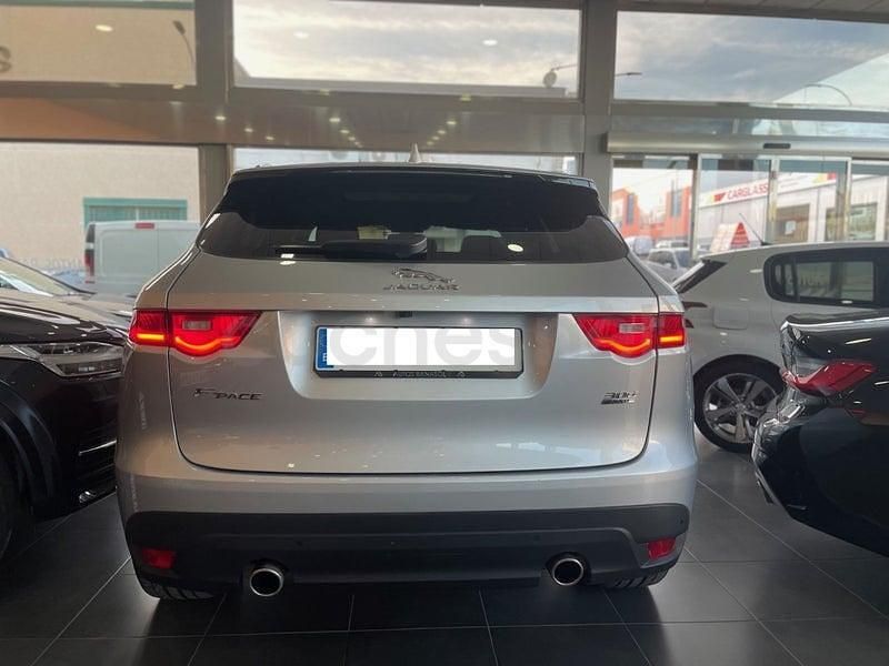 Usado Jaguar F-Pace R-Sport 300 CV (220 kW) 2017 Gris / plata SUV