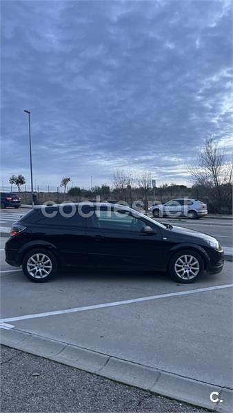 Usado Opel Astra GTC Cosmo 100 CV (73 kW) 2006 Negro Berlina
