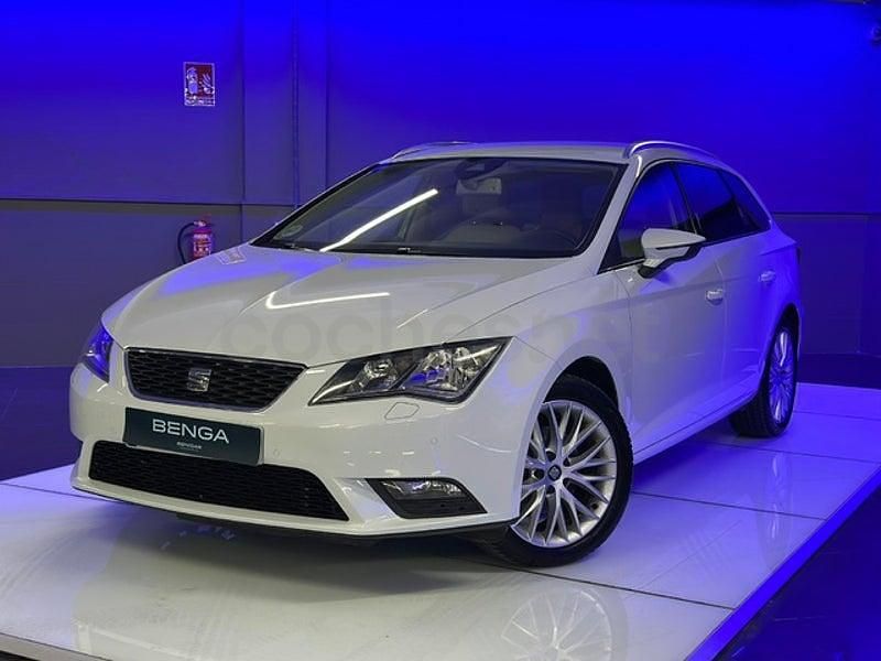 Usado Seat Leon Style 150 CV (110 kW) 2014 Blanco Familiar