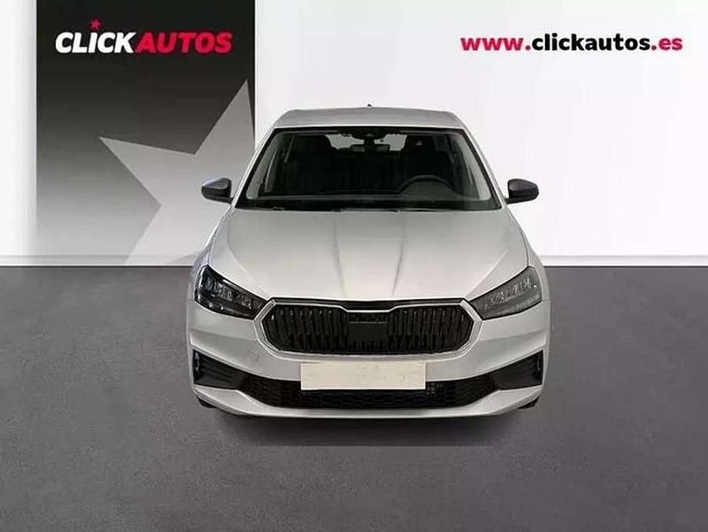 Usado Skoda Fabia Essence 95 CV (69 kW) 2025 Plata Utilitario