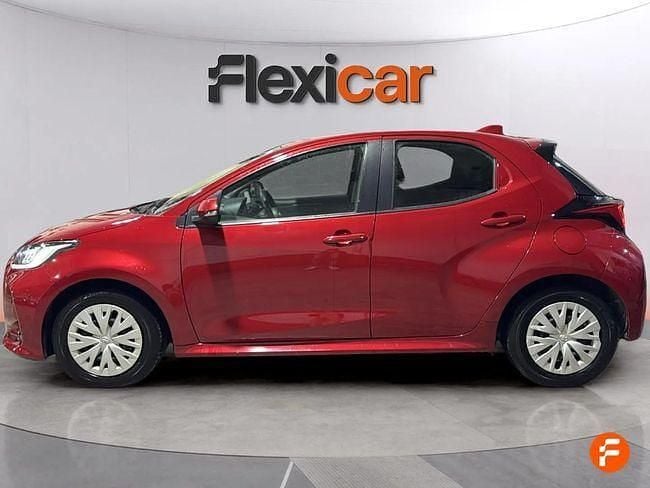 Usado Toyota Yaris Hybrid Active 116 CV (85 kW) 2023 Rojo Berlina