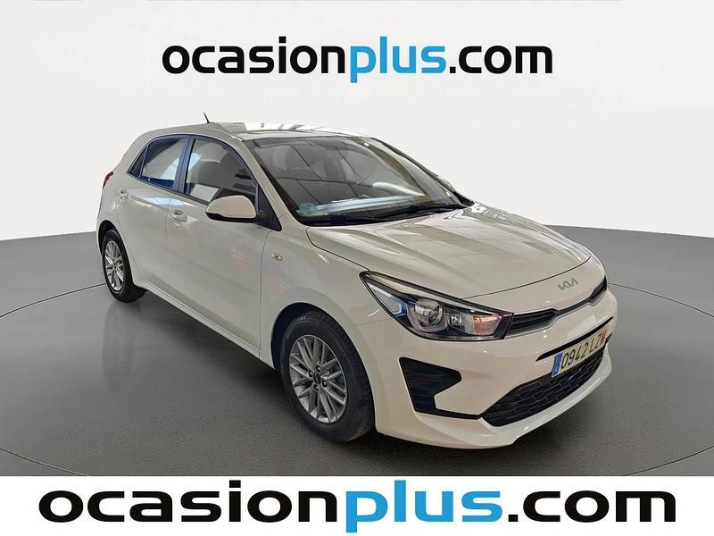 Usado Kia Rio 84 CV (61 kW) 2022 Blanco Utilitario