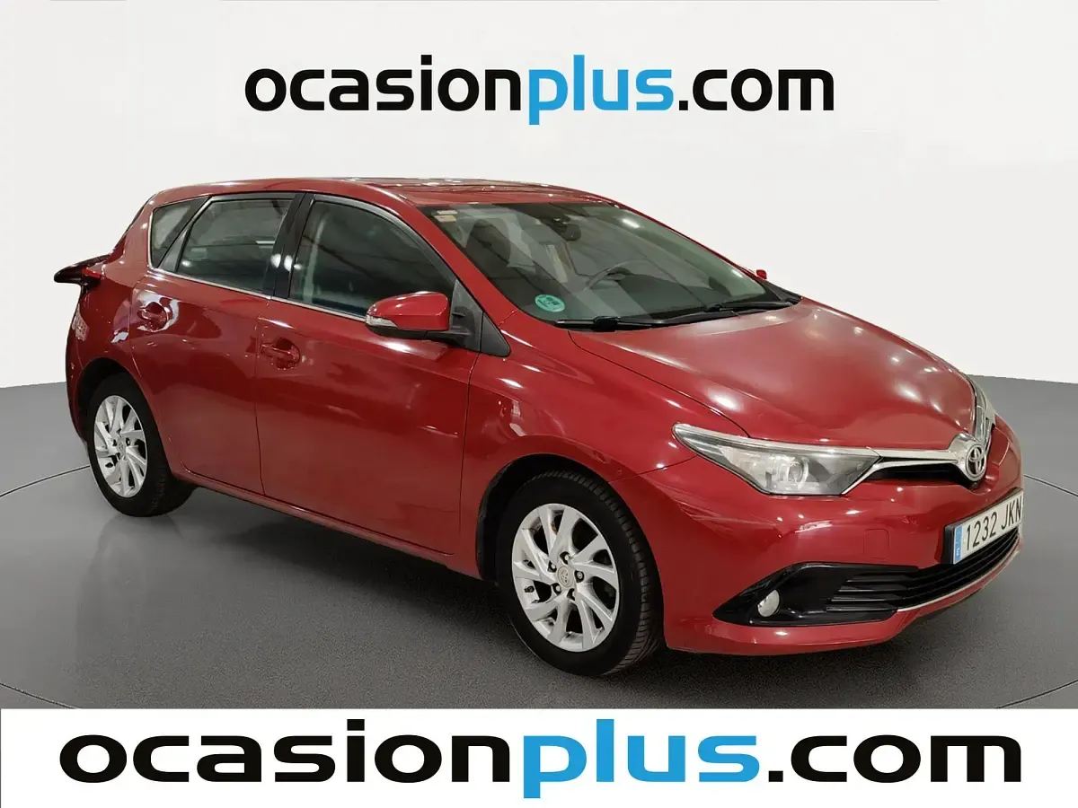Usado Toyota Auris Active 116 CV (85 kW) 2015 Rojo Utilitario