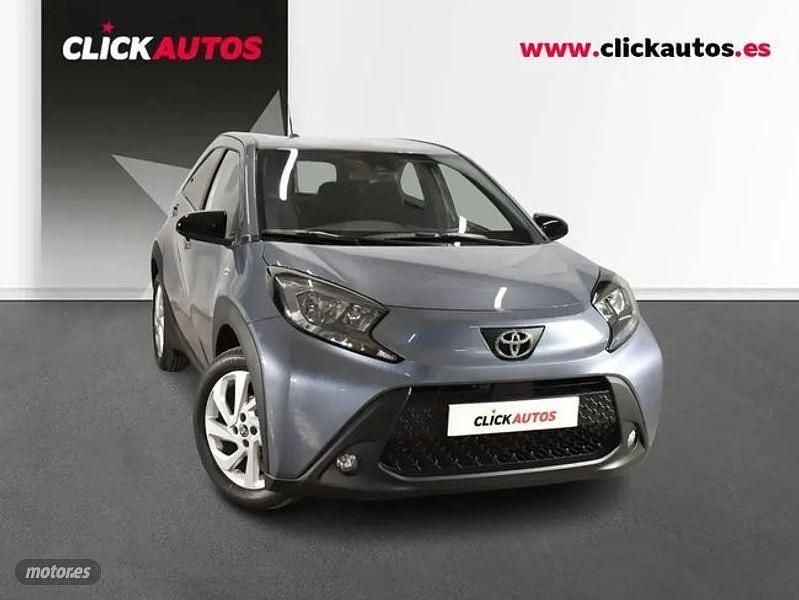 Usado Toyota Aygo X Play 72 CV (52 kW) 2025 Gris SUV