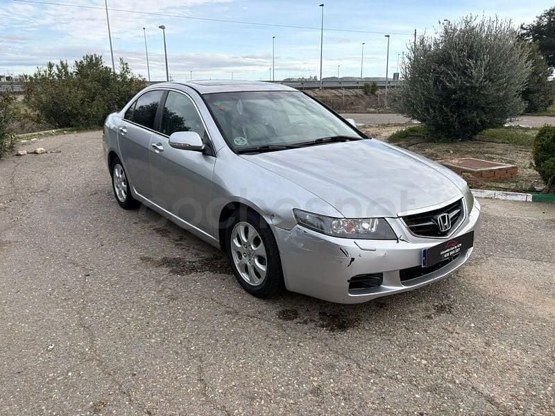 Usado Honda Accord Executive 140 CV (102 kW) 2005 Gris / plata Berlina