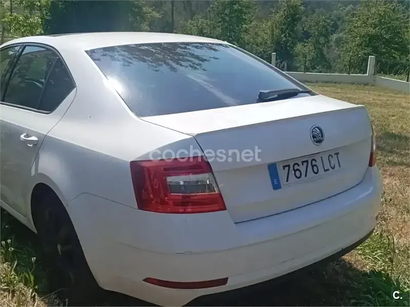 Usado Skoda Octavia Ambition 150 CV (110 kW) 2019 Blanco Berlina
