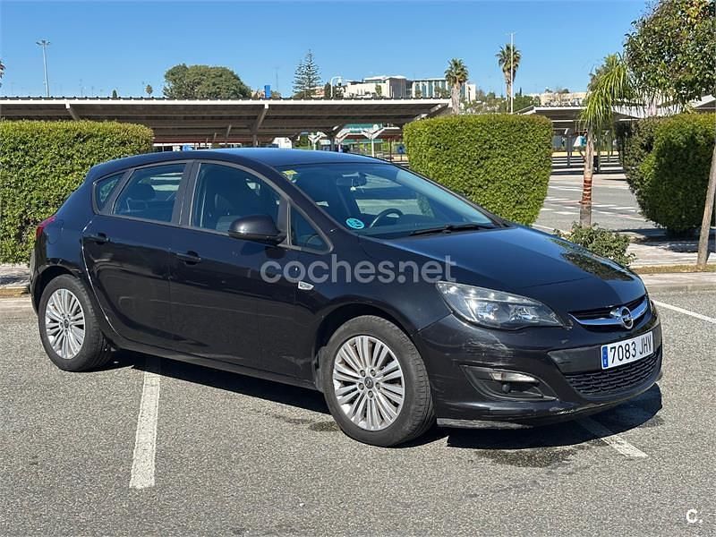 Usado Opel Astra Selective 110 CV (80 kW) 2015 Negro Berlina