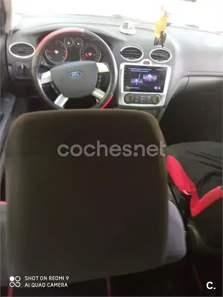 Usado Ford Focus 109 CV (80 kW) 2007 Gris / plata Berlina