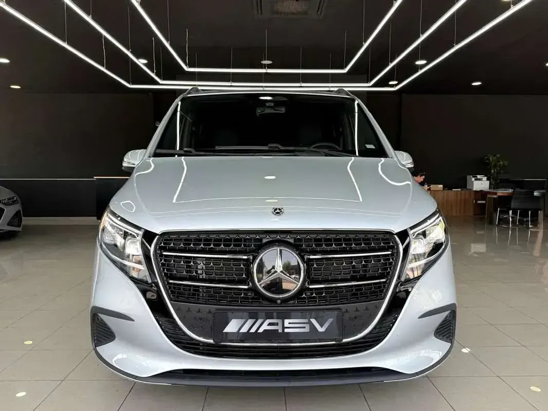 Usado Mercedes V250 Avantgarde 190 CV (139 kW) 2026 Gris Monovolumen
