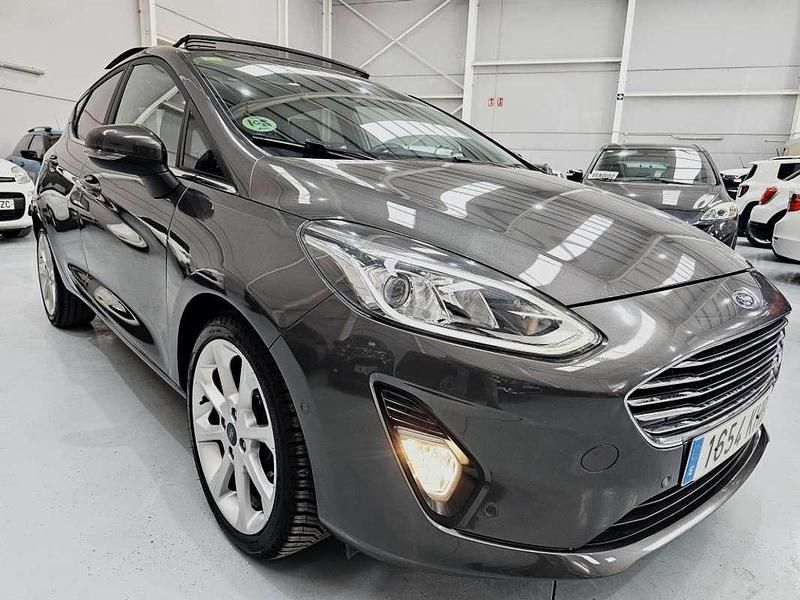 Usado Ford Fiesta Titanium 125 HP (91 kW) 2018 Cinzento Citadino