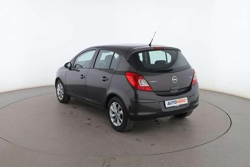 Usado Opel Corsa Selective 75 CV (55 kW) 2014 Gris Utilitario