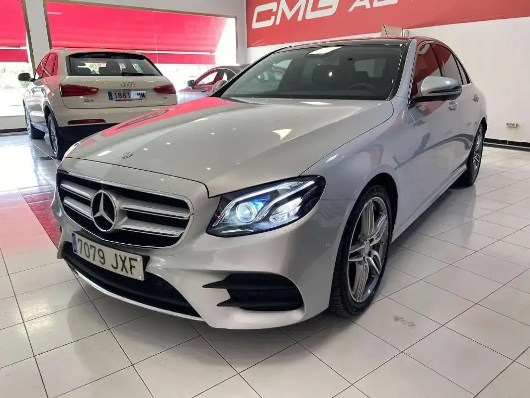 Usado Mercedes E220 194 CV (142 kW) 2017 Plateado Berlina